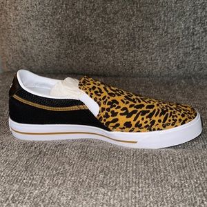 Women’s Nike Court Legacy Slip On. Size 8.5